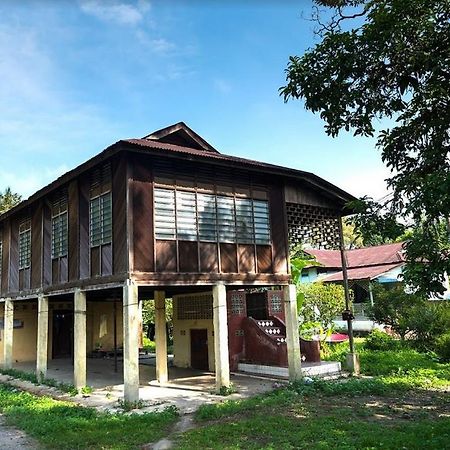 Lanai Casuarina@Cempaka Sari Parit Exterior photo